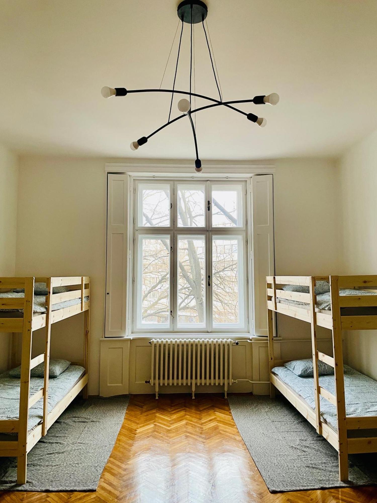 Hostel Green World ノヴィ・サド エクステリア 写真